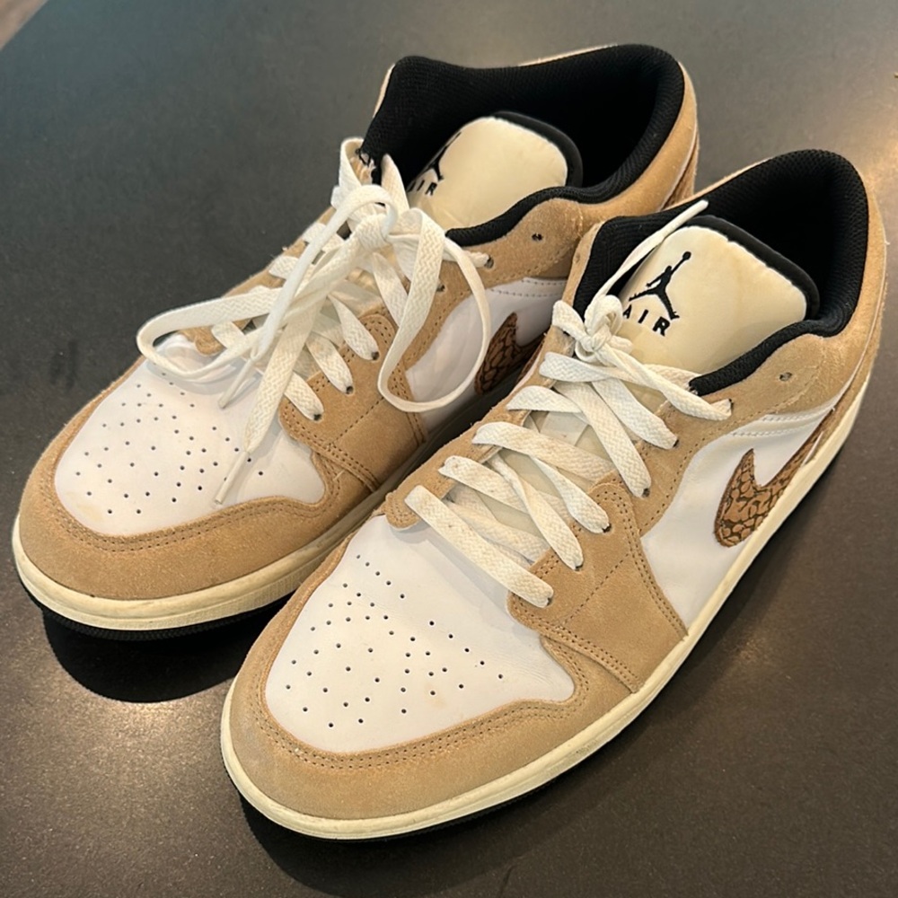 Jordan Men's Tan and White Sneakers